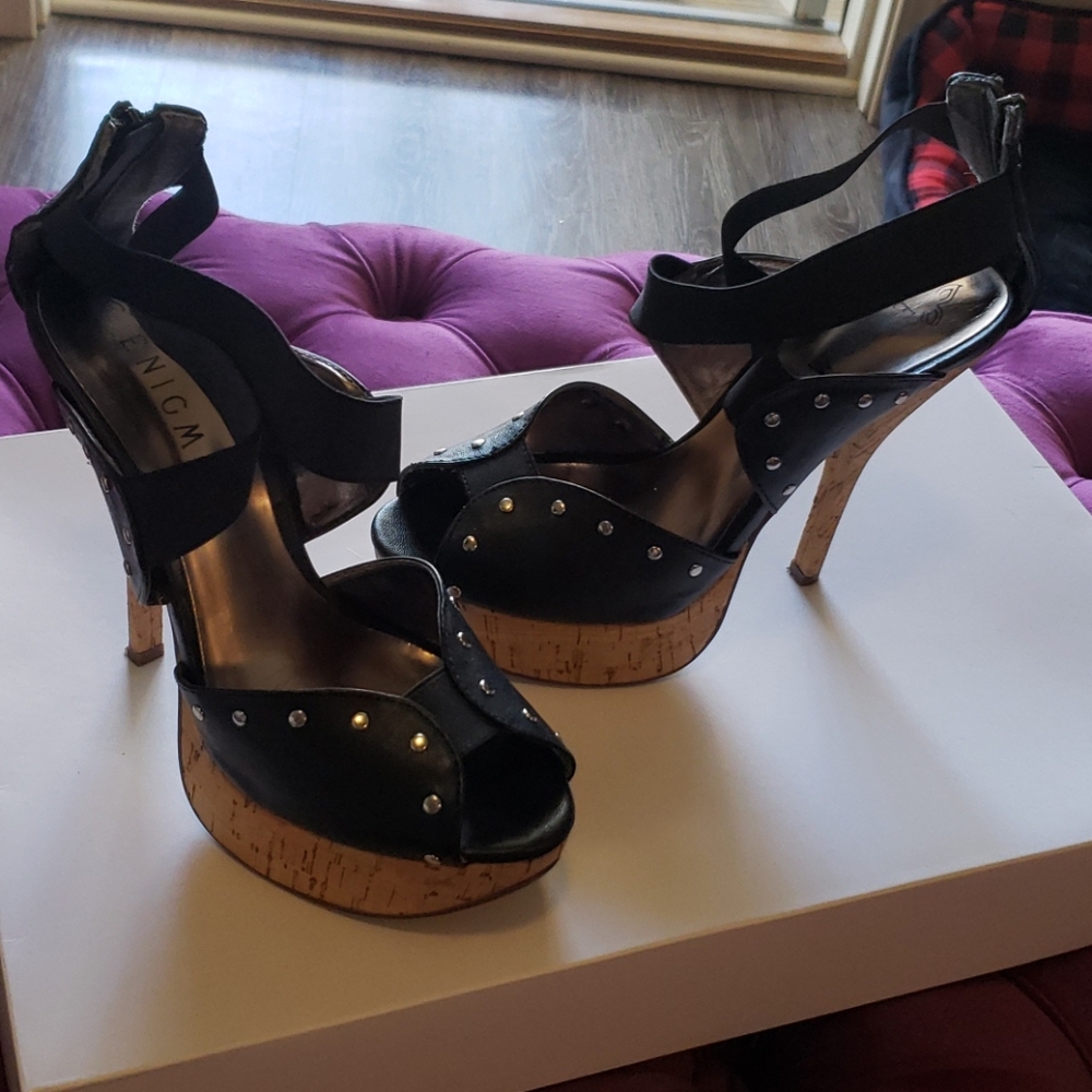 Black and cork Enigma heels size 7